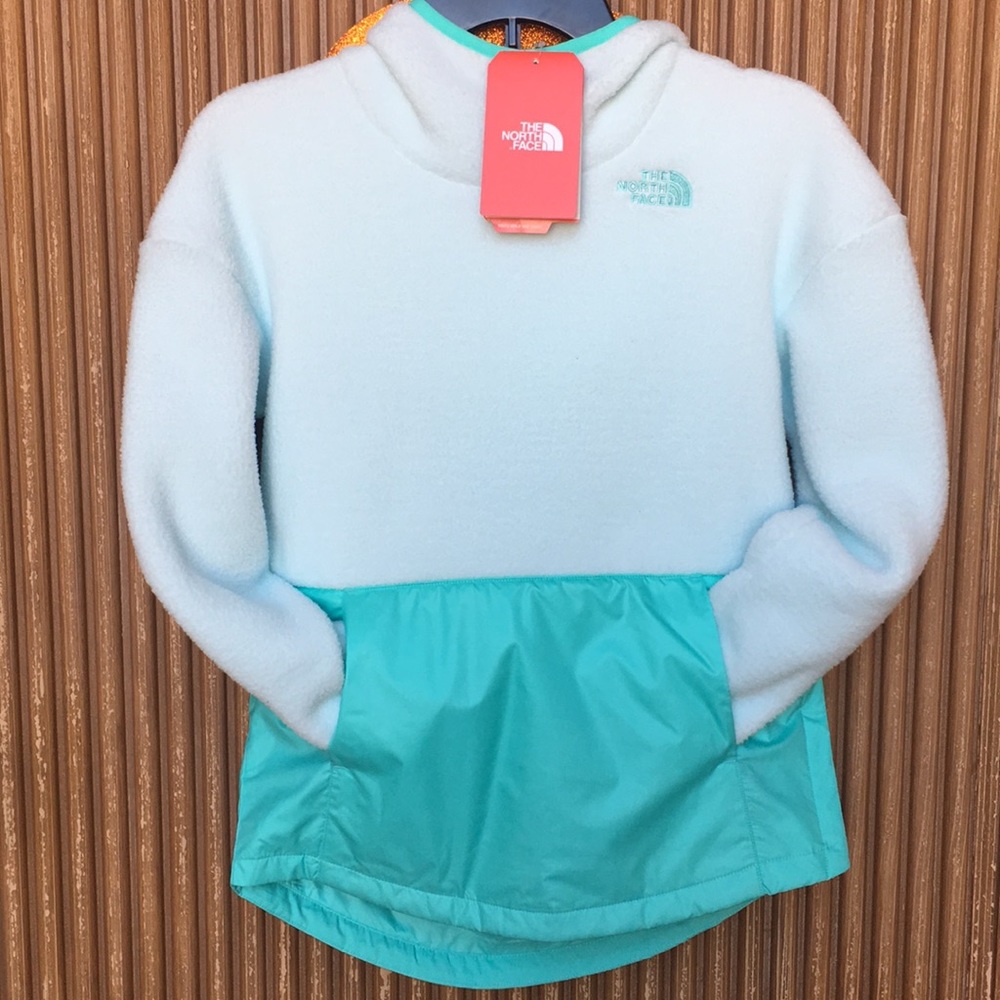 The North Face Youth Girls’ hoodie - Picture 2 of 8